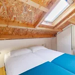 Classic Homes: Bright & In Belem Holiday home *