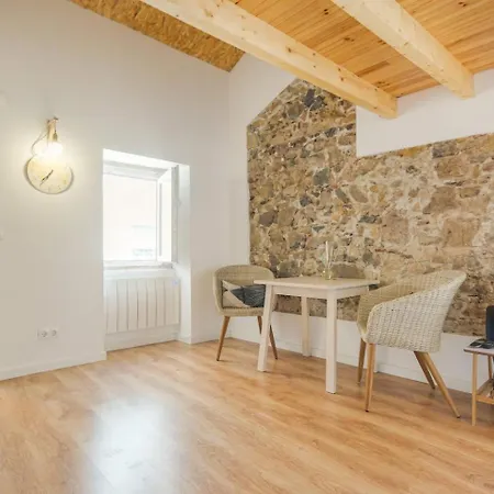 Classic Homes: Bright & In Belem Holiday home *