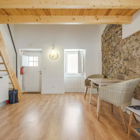 Classic Homes: Bright & In Belem Holiday home