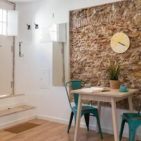 Classic Homes: Bright & In Belem Holiday home *