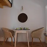 Classic Homes: Bright & In Belem