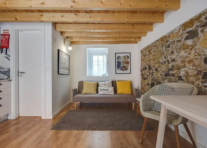 Classic Homes: Bright & In Belem