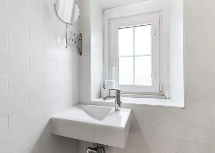 Classic Homes: Bright & In Belem Holiday home