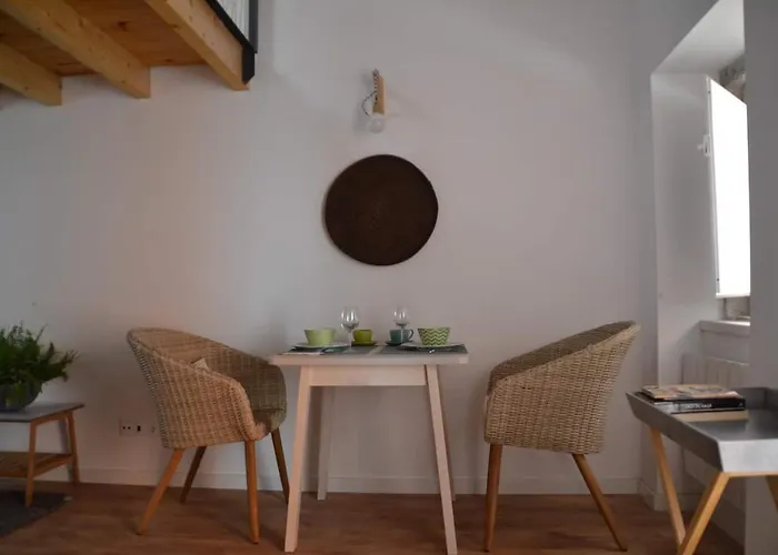 Classic Homes: Bright & In Belem