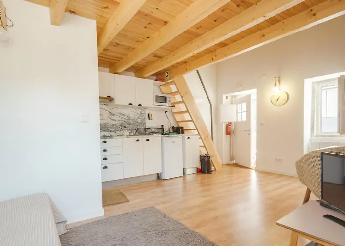 Classic Homes: Bright & In Belem Лиссабон