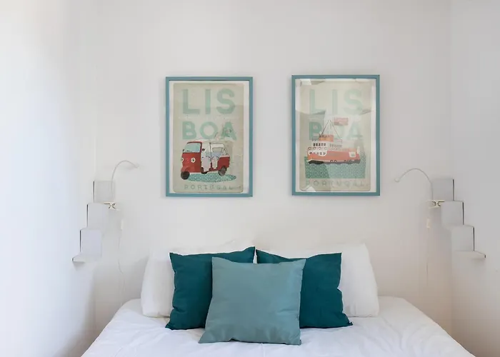 Classic Homes: Bright & In Belem Лиссабон