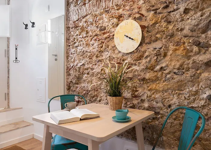 Classic Homes: Bright & In Belem